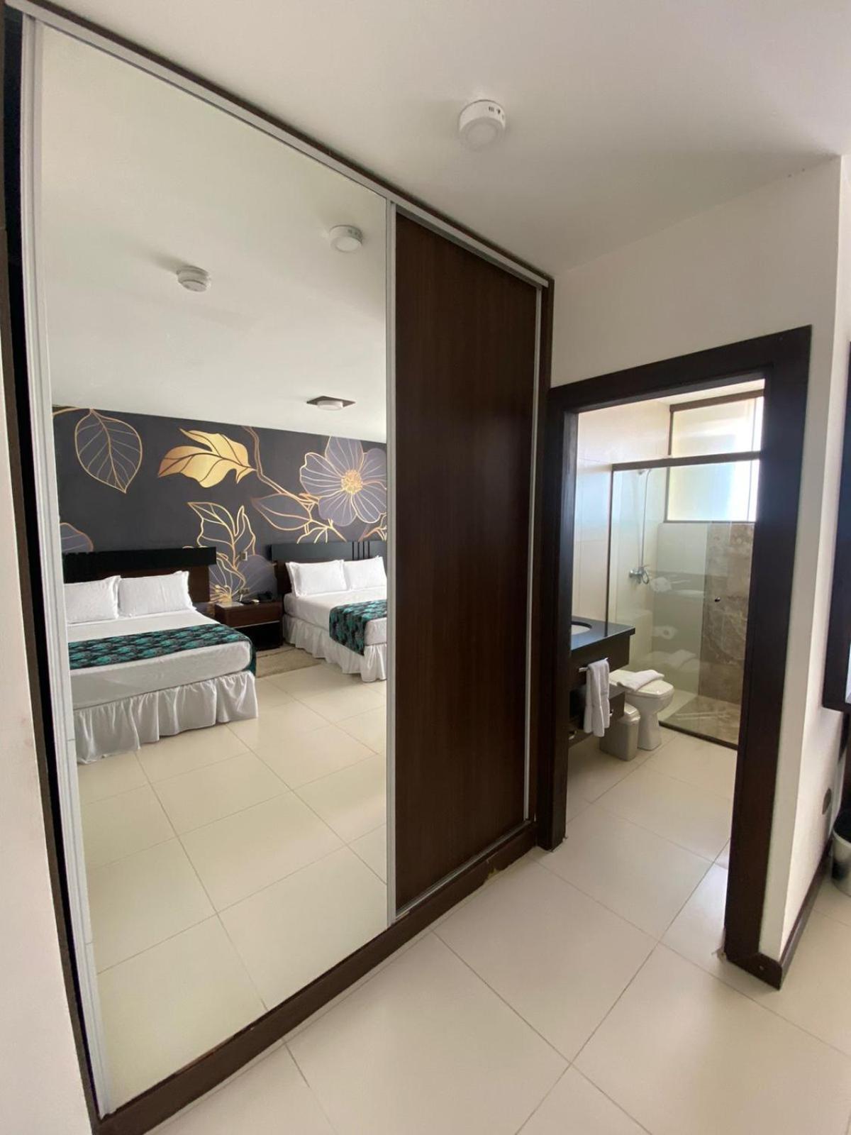 Mai Suites Apart Hotel ซานตาครูซเดอลาเซียร์รา ภายนอก รูปภาพ