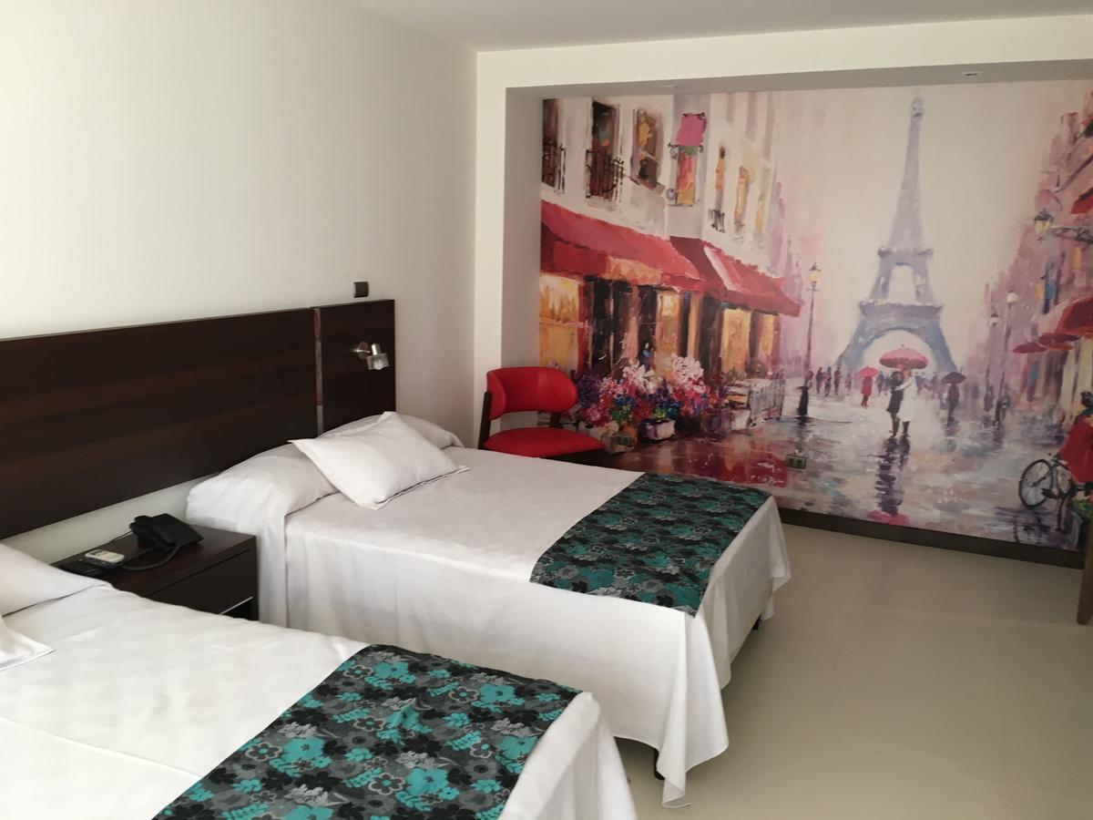 Mai Suites Apart Hotel ซานตาครูซเดอลาเซียร์รา ภายนอก รูปภาพ